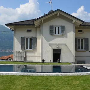 https://lescen-white-residence-lake-view.it-lombardy.com
