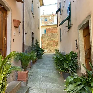 https://lo-sdrucciolo-laterina.it-tuscanyhotel.com